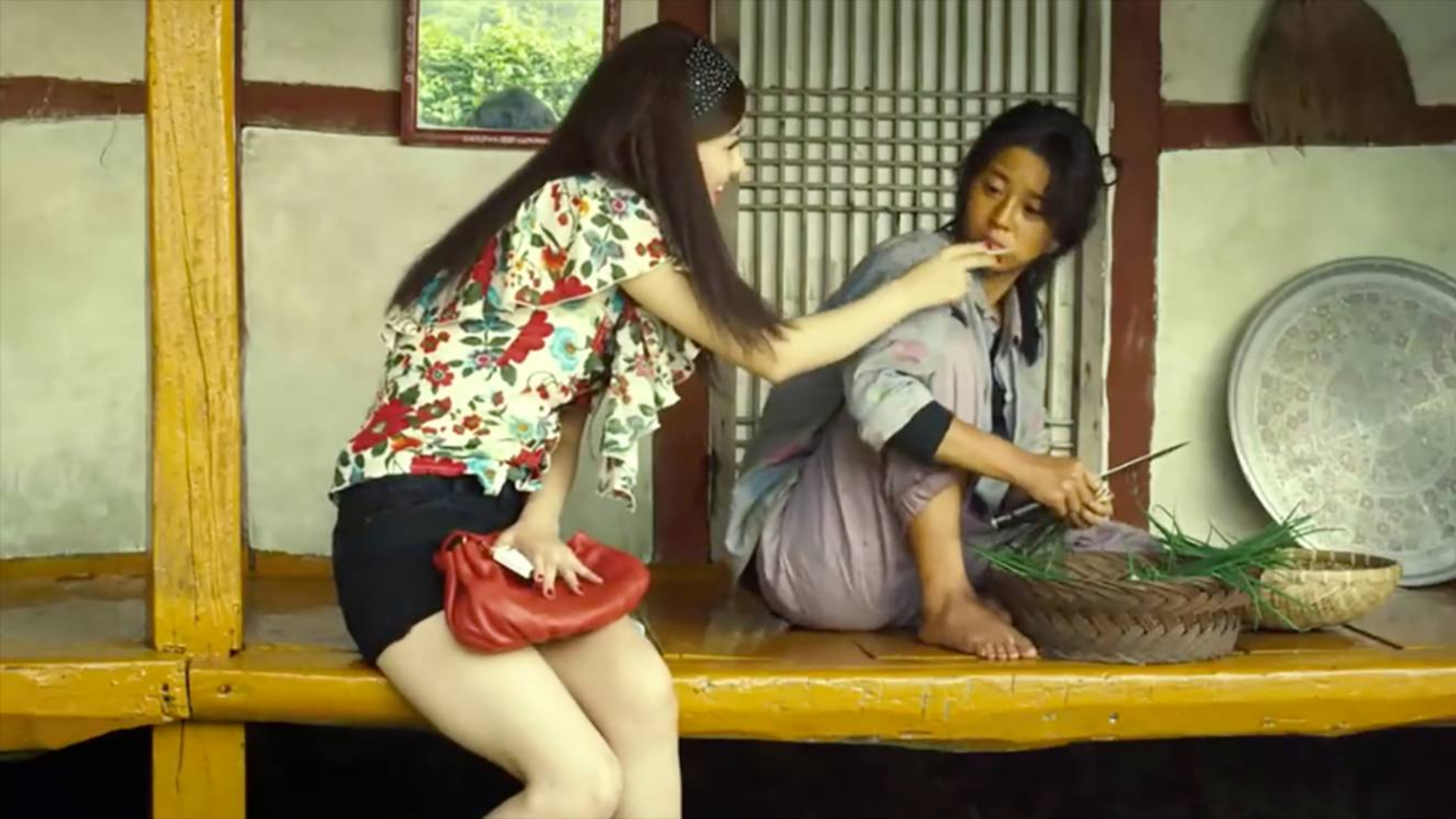 女子在村子受尽欺辱,村民都把她当做奴仆,最后终于爆发